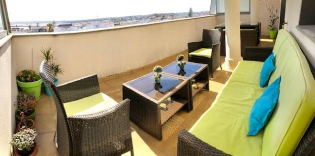 Gatu Premium Atico Parra, Parking, Piscina Comun, Terraza, Wifi , " Preferente Mayores De 25 Anos Y Familias " El Puerto de Santa Maria Exterior photo